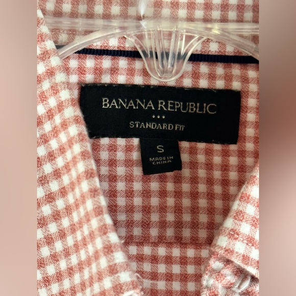 Banana Republic men’s shirt. Size Small. Standard Fit. Nice look for going out!! - Picture 2 of 4